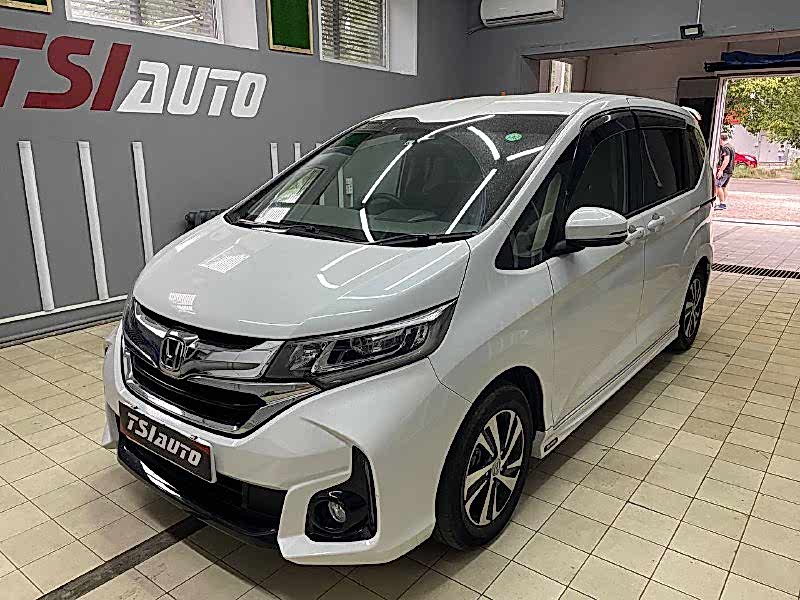 Шумоизоляция Honda Freed в Астане