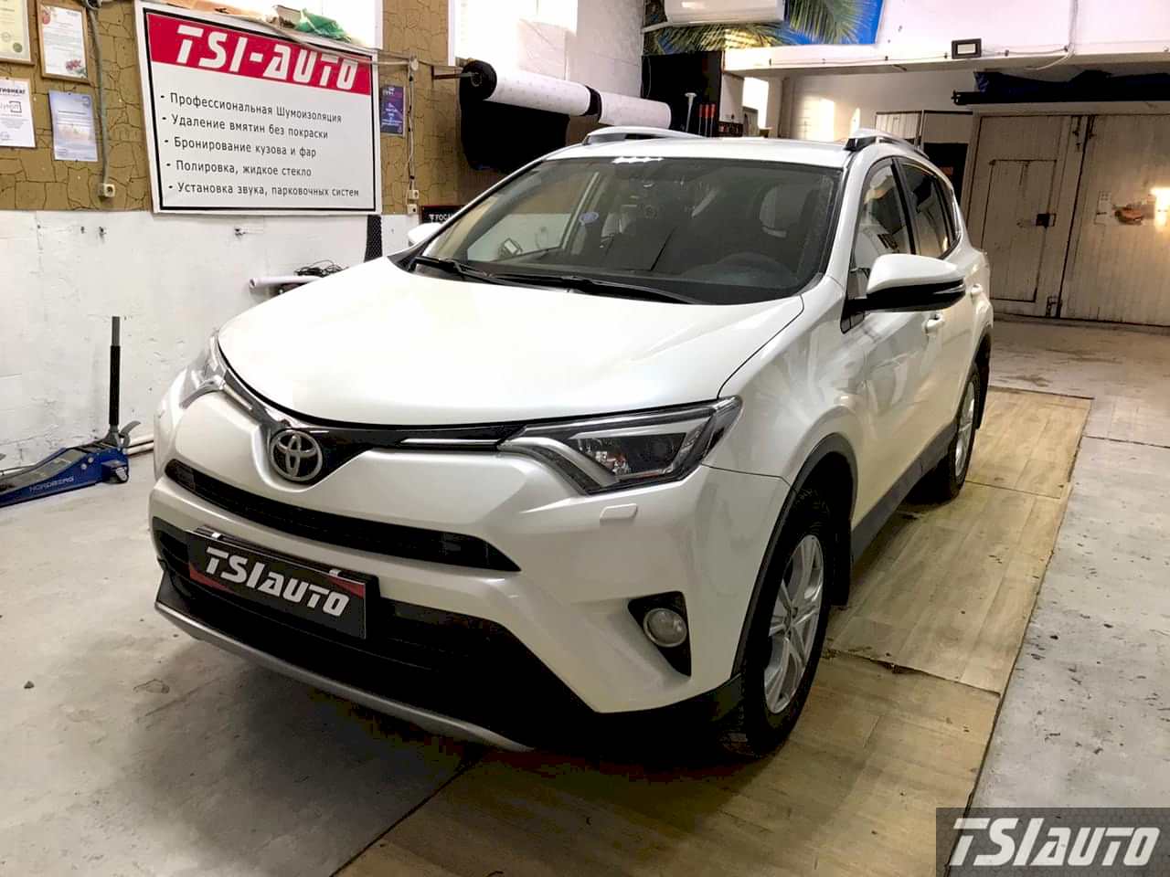 Правильная шумоизоляция Toyota RAV 4 (IV) в Астане